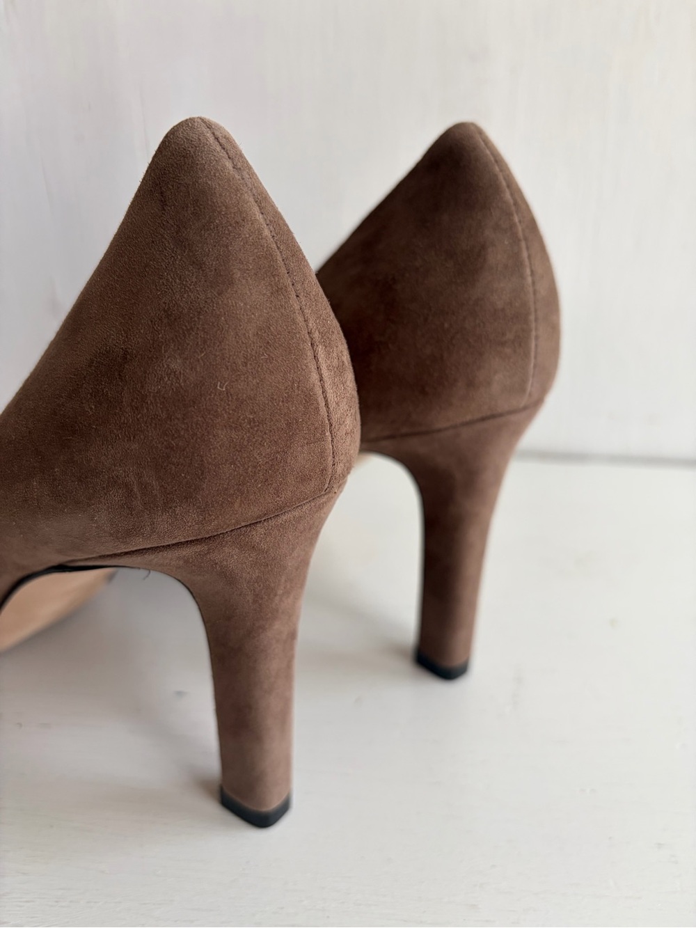 The Row Suede Square-Toe Pumps – Goatskin Suede – Made in Italy - Picture 5 of 11